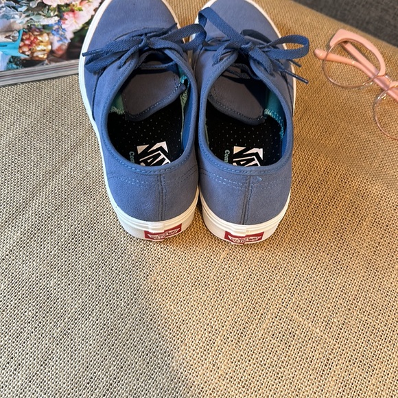 New Van’s women’s sneakers size 6 - Picture 3 of 4
